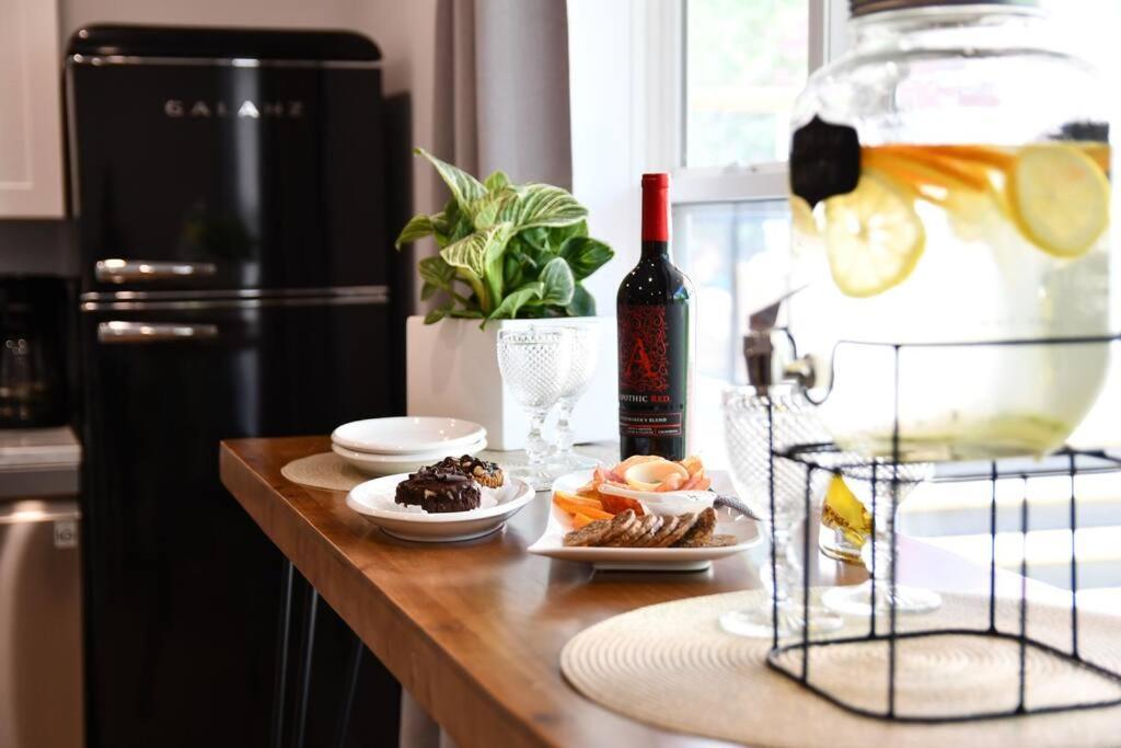 Jardin Suites Highfield Монктън Екстериор снимка